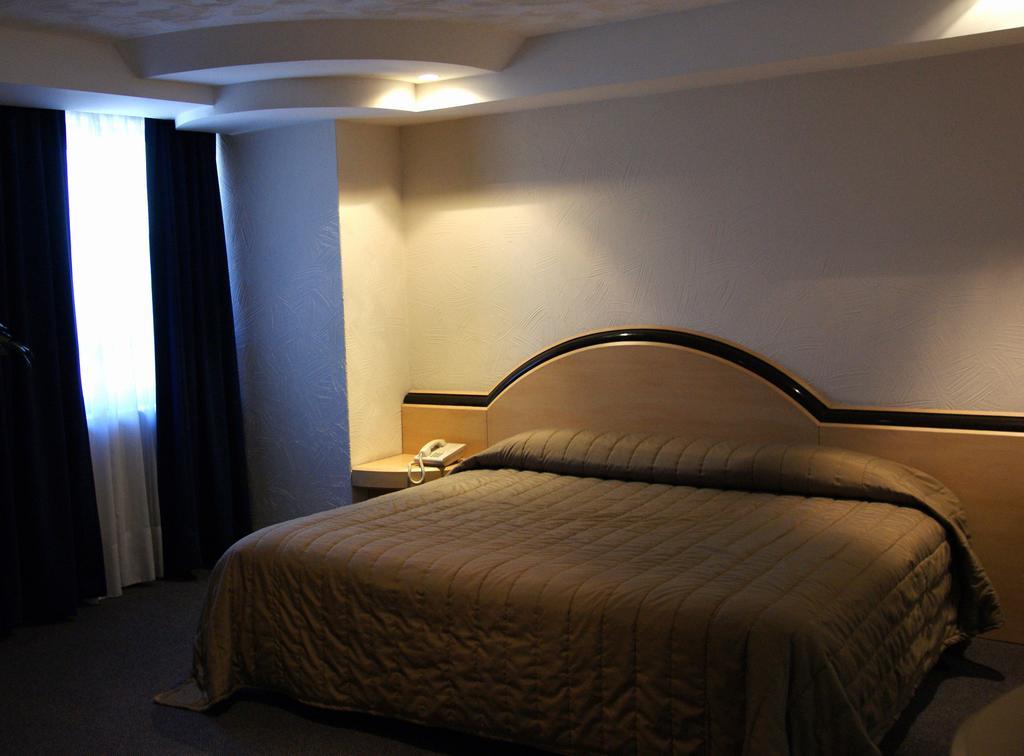 Porto Novo Hotel & Suites Mexiko-Stadt Zimmer foto